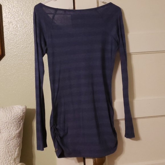 M Long Sleeve Guess Top. - Picture 4 of 5